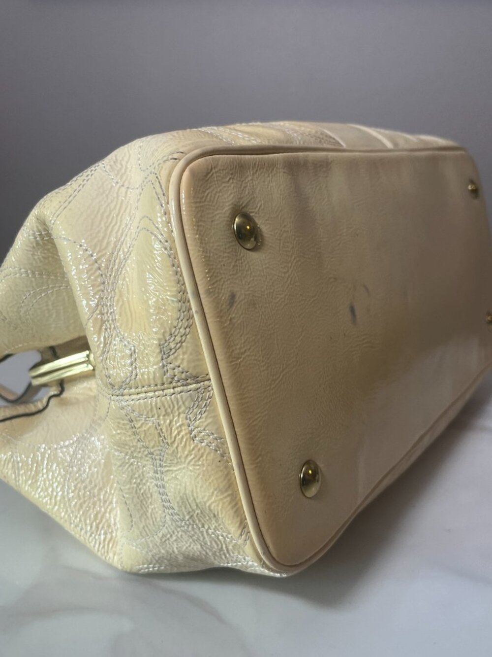 Coach Signature Stitched Pale Yellow Patent Leather Kisslock Carryall F19215 - Picture 9 of 16